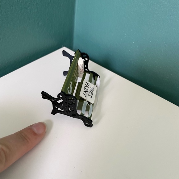 VINTAGE 1994 Acme Miniature Fridge Magnet Wet Paint Bench Green Black *flaw* - Picture 5 of 7